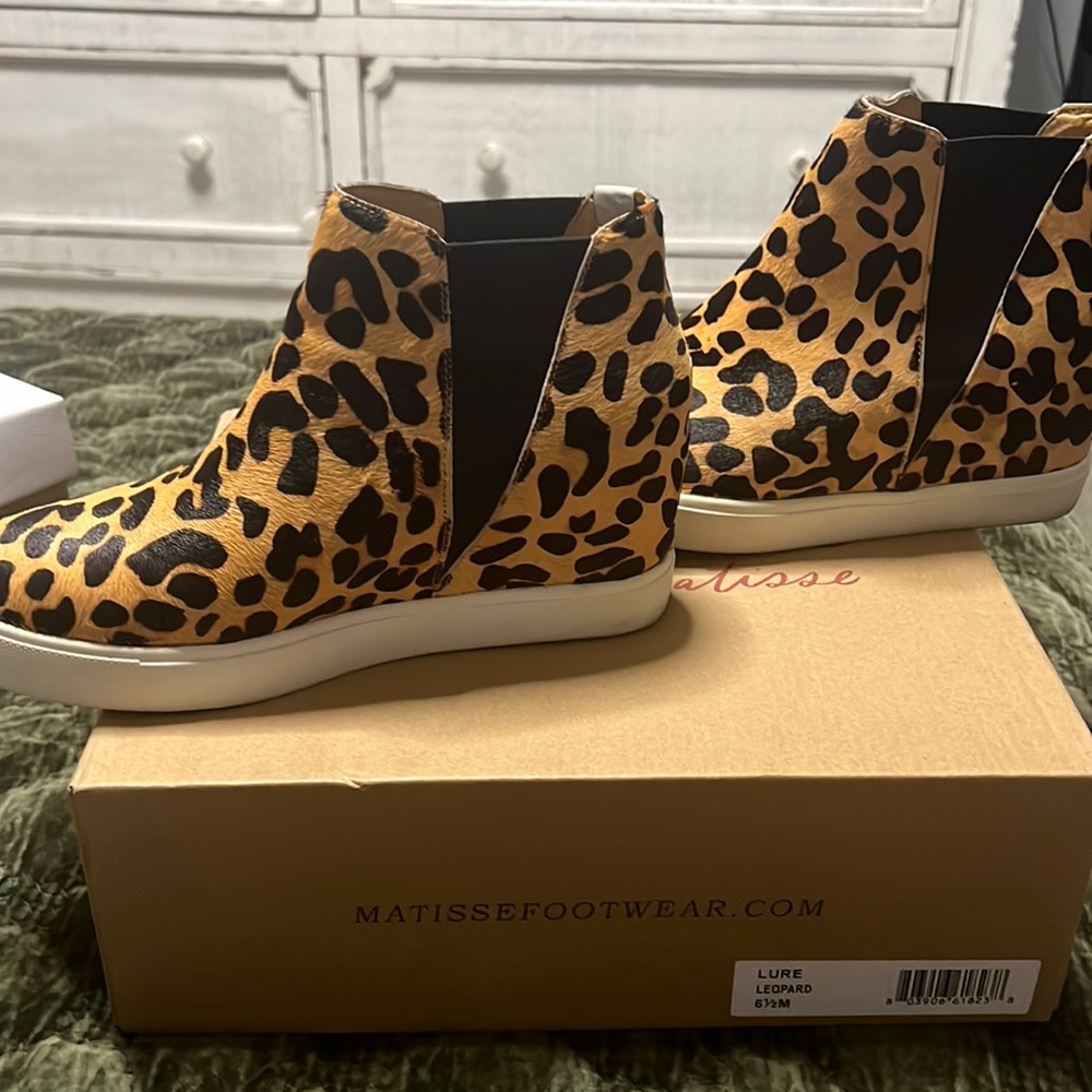 Leopard print wedges